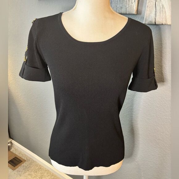 🎄Cable & Gauge Scoop Neck Ribbed Top with Gold Metal Accents - Picture 2 of 7